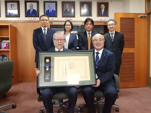 滋賀医科大学 開学50周年「三方よし」未来募金における紺綬褒章伝達式を行いました。
