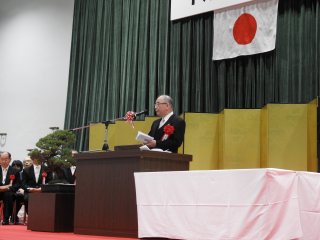 写真：塩田学長の告辞