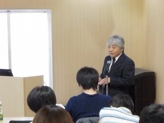 写真：山田副学長開講挨拶