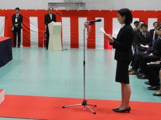 医学科新入生による宣誓 写真:医学科新入生による宣誓
