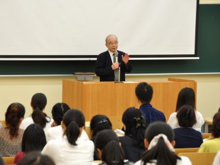 写真：塩田学長の挨拶