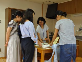 写真：見学実習の様子