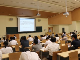 写真：講演会の様子