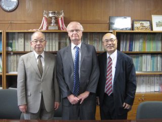 写真：学長室への表敬訪問