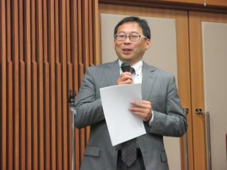 写真：丸尾生涯学習支援室長による開会の挨拶