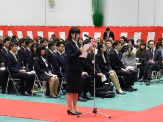 写真：看護学科新入生による宣誓