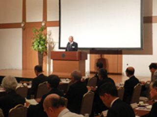 写真：塩田浩平学長による挨拶