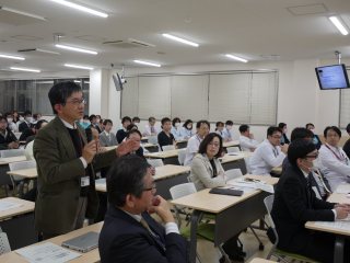 講演終了後の質問 写真:講演終了後の質問