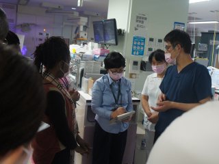 NICU/GCUでの見学 写真:NICU/GCUでの見学