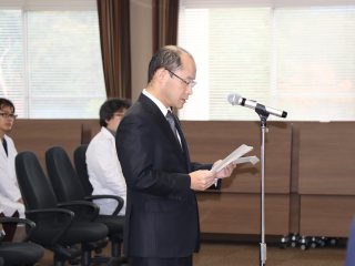 写真：扇田利用者会議副議長による慰霊の辞