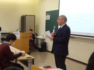 写真：塩田学長の開会挨拶