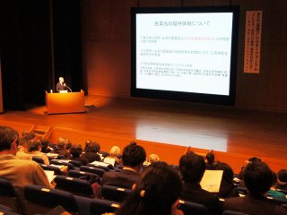 写真：滋賀県立小児保健医療センター　楠先生による講演