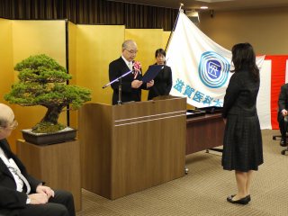 写真：授与の様子