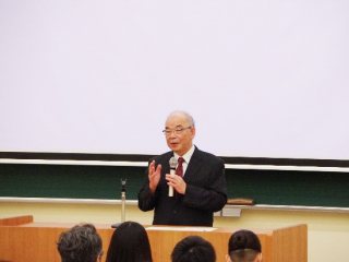 写真：塩田学長の挨拶