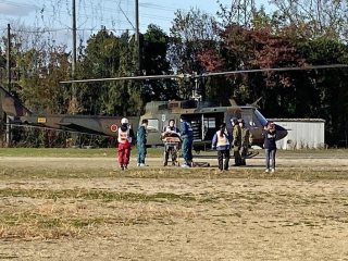 写真：陸上自衛隊機での患者搬送の様子