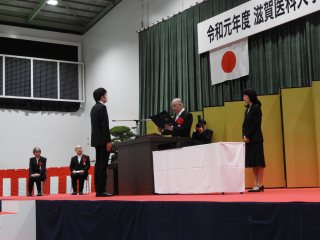 写真：学位記授与の様子