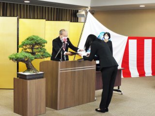 写真：学位記授与の様子
