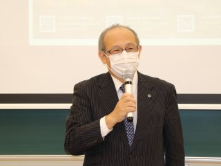 写真：本学長による開会の挨拶