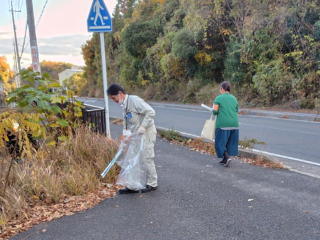 ゴミ拾いの様子（外周道路）