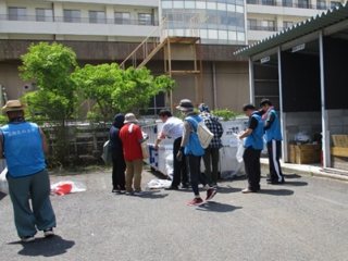 ごみ分別作業