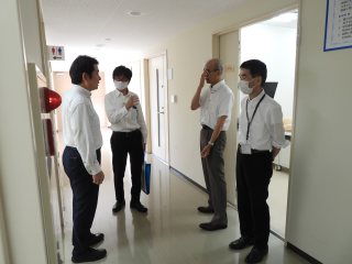 学内視察