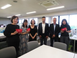 宮松教授・看護学科長（右端）との記念写真