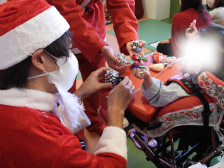 サンタクロースから子どもたちへのプレゼント