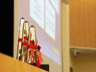 トロフィーを巡って