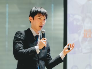 発表中の松山さん