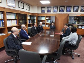 ・学長室での懇談