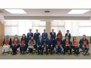 修了学生と学内関係者