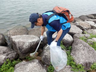 大津港周辺のごみ拾い